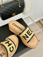 THICK SOLE LETTER SLIPPERS IN DARK CREAM SHEEPSKIN