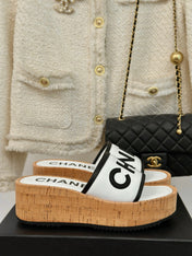 THICK SOLE LETTER SLIPPERS IN WHITE SHEEPSKIN