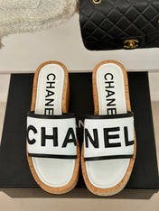 THICK SOLE LETTER SLIPPERS IN WHITE SHEEPSKIN