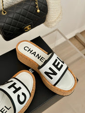 THICK SOLE LETTER SLIPPERS IN WHITE SHEEPSKIN