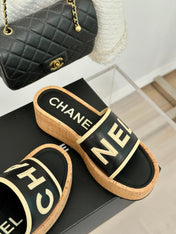 THICK SOLE LETTER SLIPPERS IN BLACK SHEEPSKIN