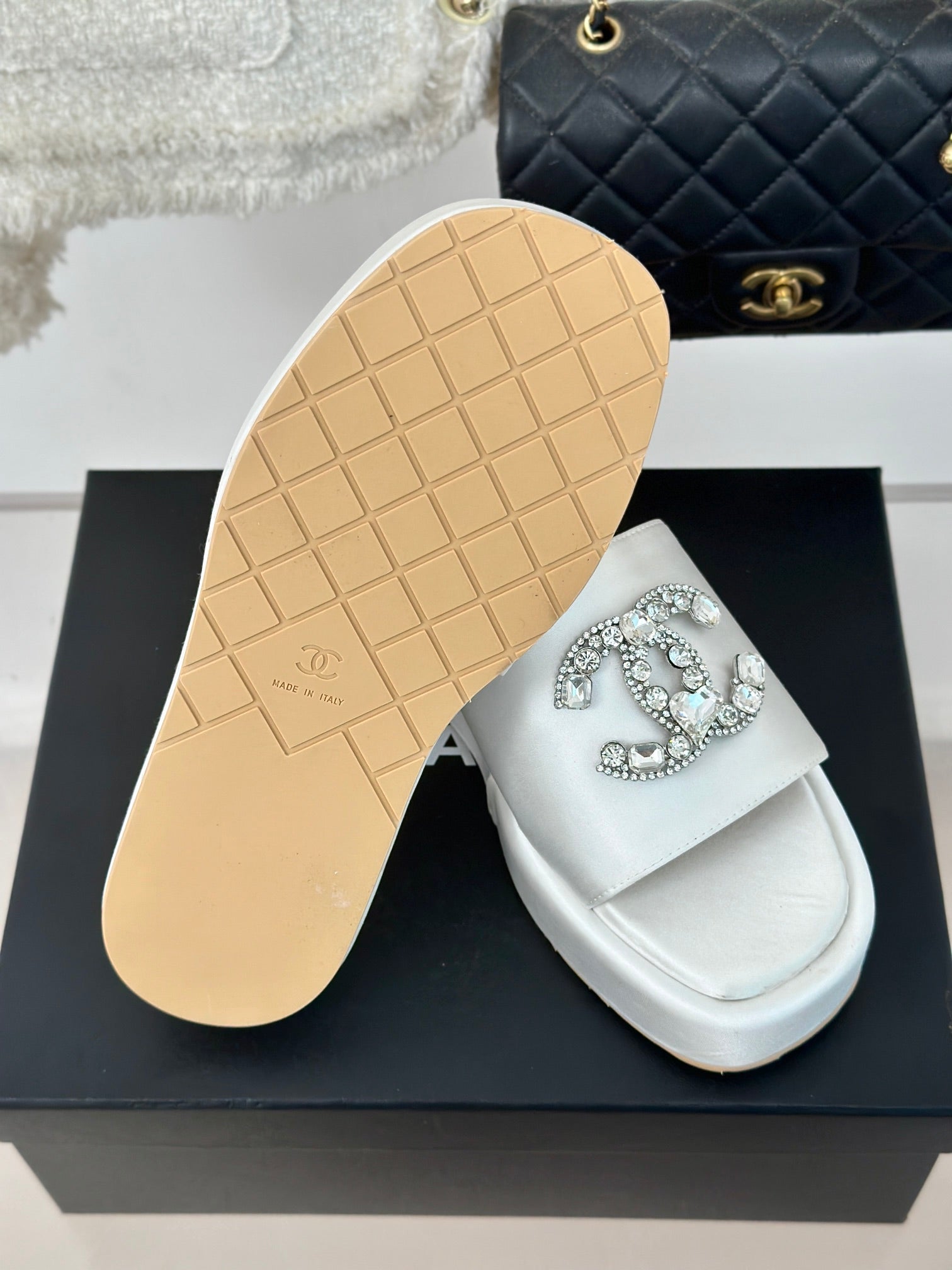 SLIPPERS THICK SOLE IN WHITE SATIN