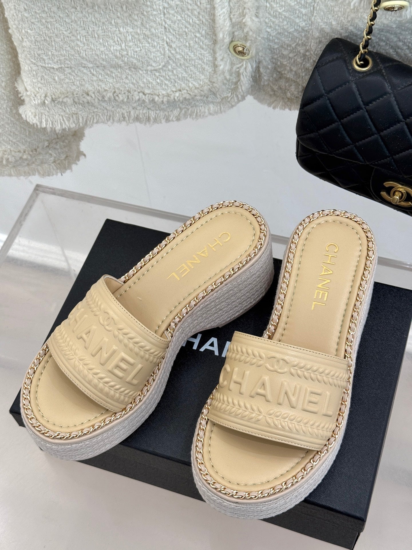 THICK SOLE WEDGE SLIPPERS IN BISQUE BEIGE CALFSKIN