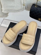 THICK SOLE WEDGE SLIPPERS IN BISQUE BEIGE CALFSKIN