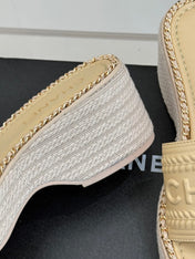 THICK SOLE WEDGE SLIPPERS IN BISQUE BEIGE CALFSKIN