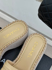 THICK SOLE WEDGE SLIPPERS IN BISQUE BEIGE CALFSKIN