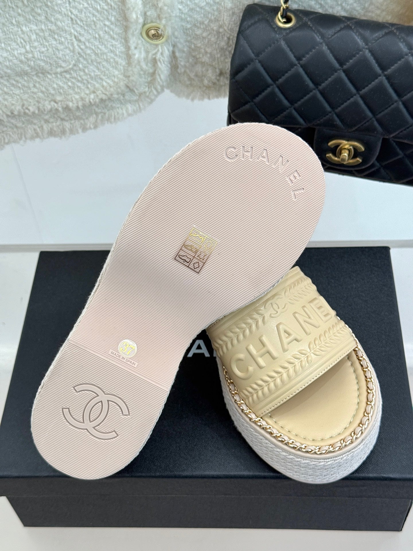 THICK SOLE WEDGE SLIPPERS IN BISQUE BEIGE CALFSKIN