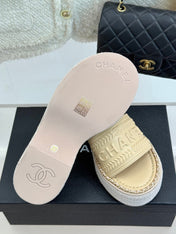 THICK SOLE WEDGE SLIPPERS IN BISQUE BEIGE CALFSKIN