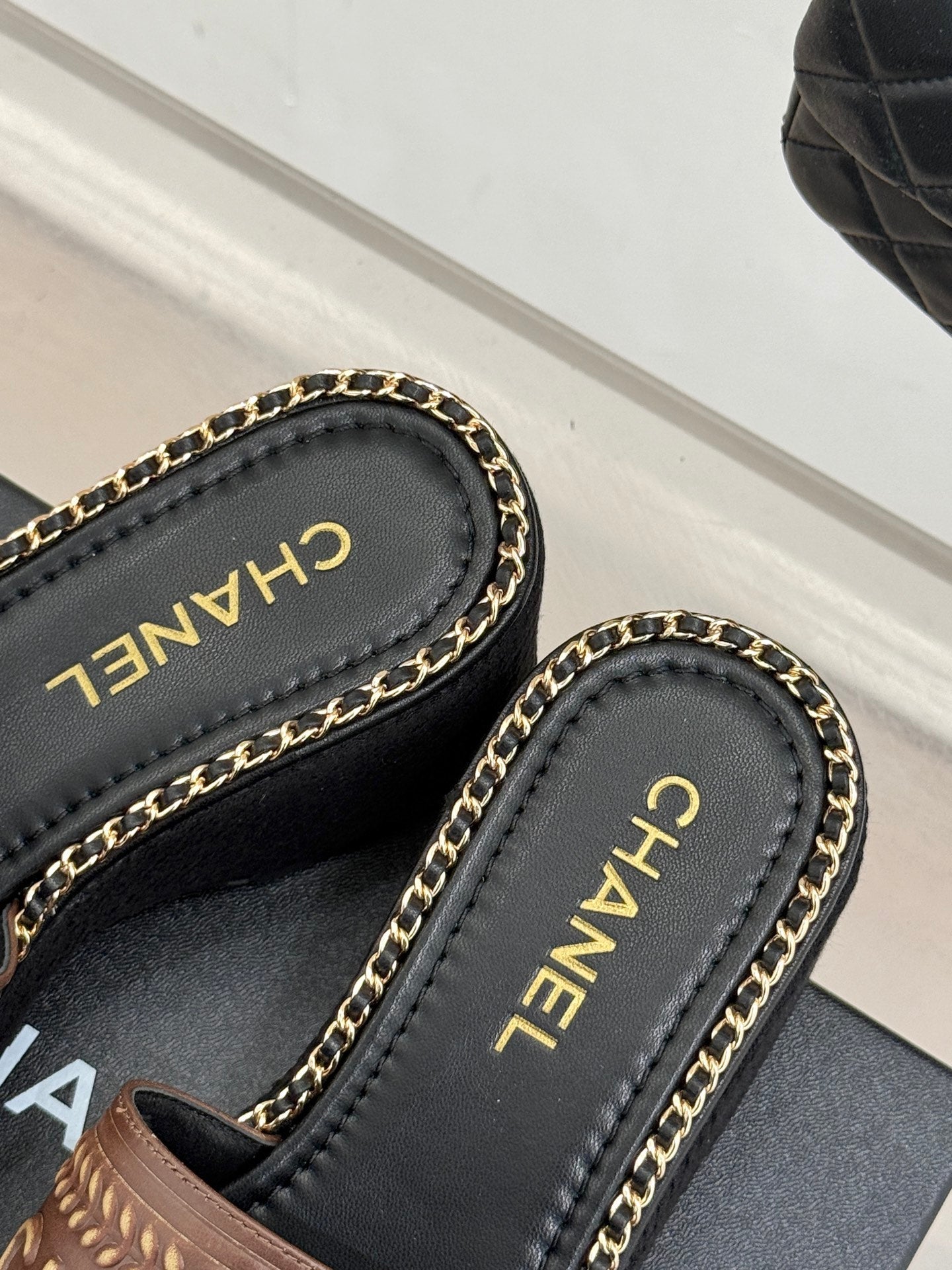 THICK SOLE WEDGE SLIPPERS IN CHOCOLATE BROWN CALFSKIN