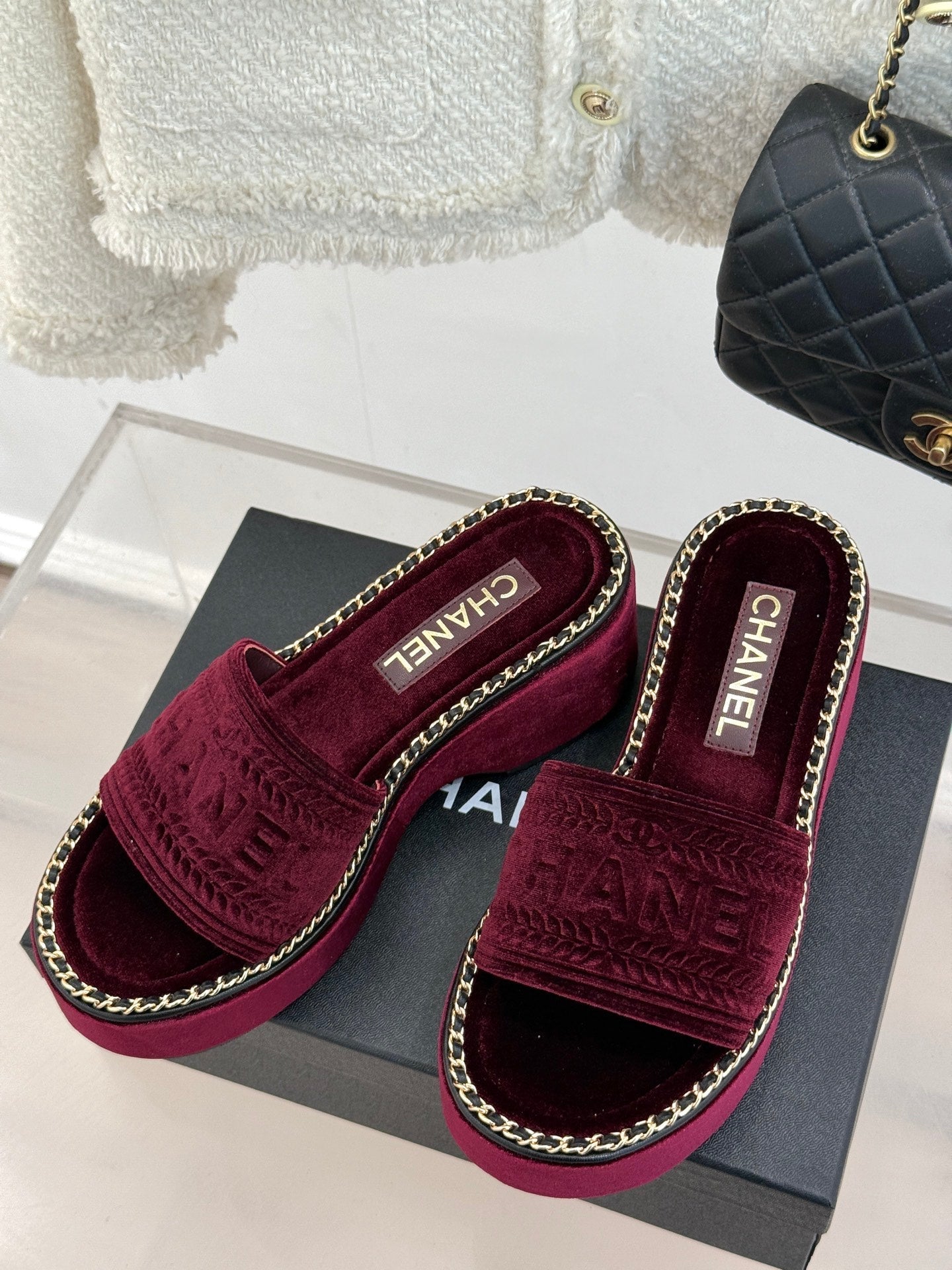 THICK SOLE WEDGE SLIPPERS IN MAROON RED VELVET