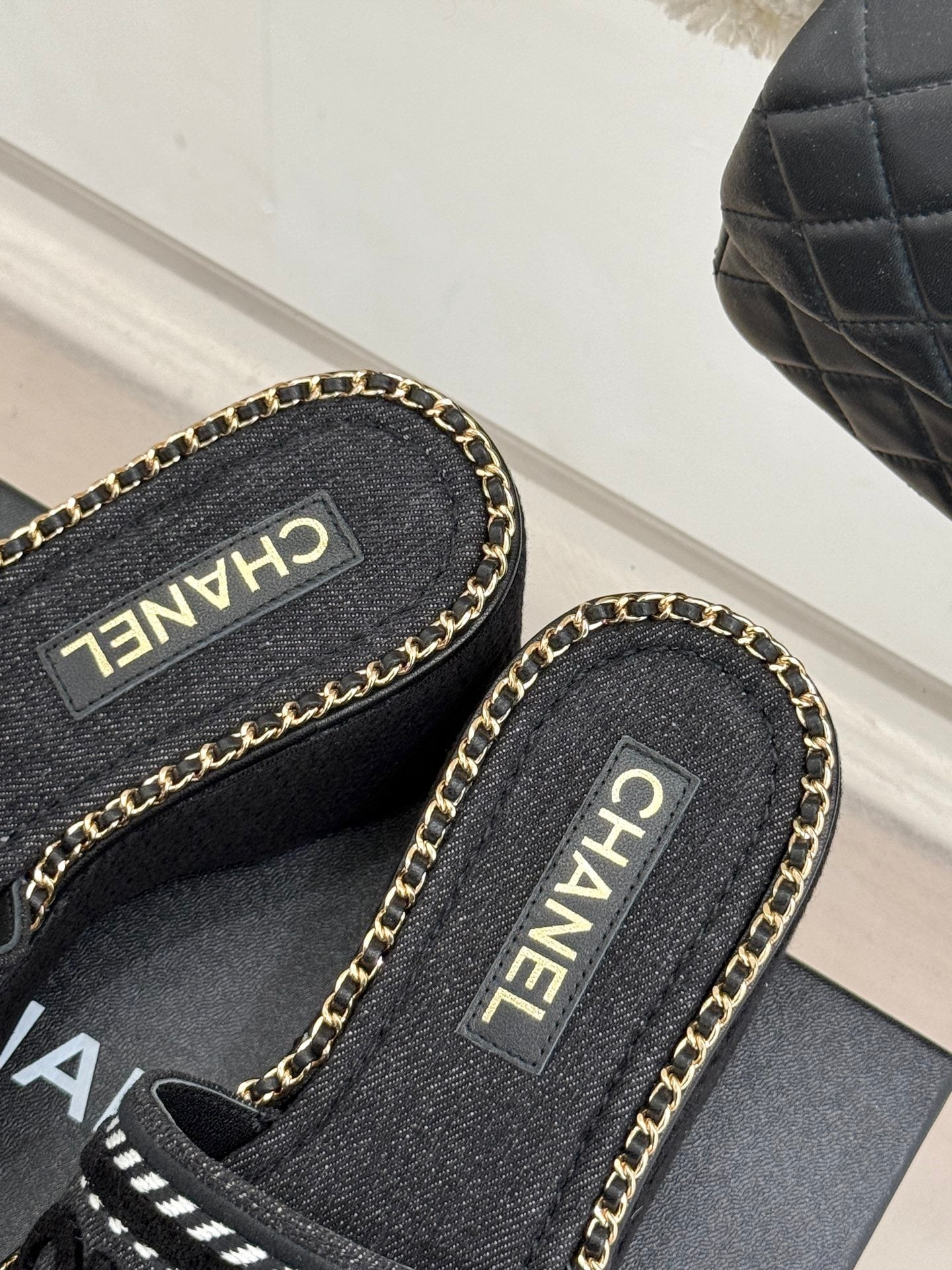 THICK SOLE WEDGE SLIPPERS IN BLACK DENIM FABRIC