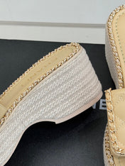 THICK-SOLED CHAIN HEART SLIPPER IN BISQUE BEIGE LAMBSKIN
