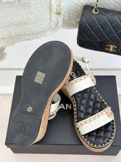 THICK-SOLED CHAIN HEART SANDAL IN WHITE LAMBSKIN