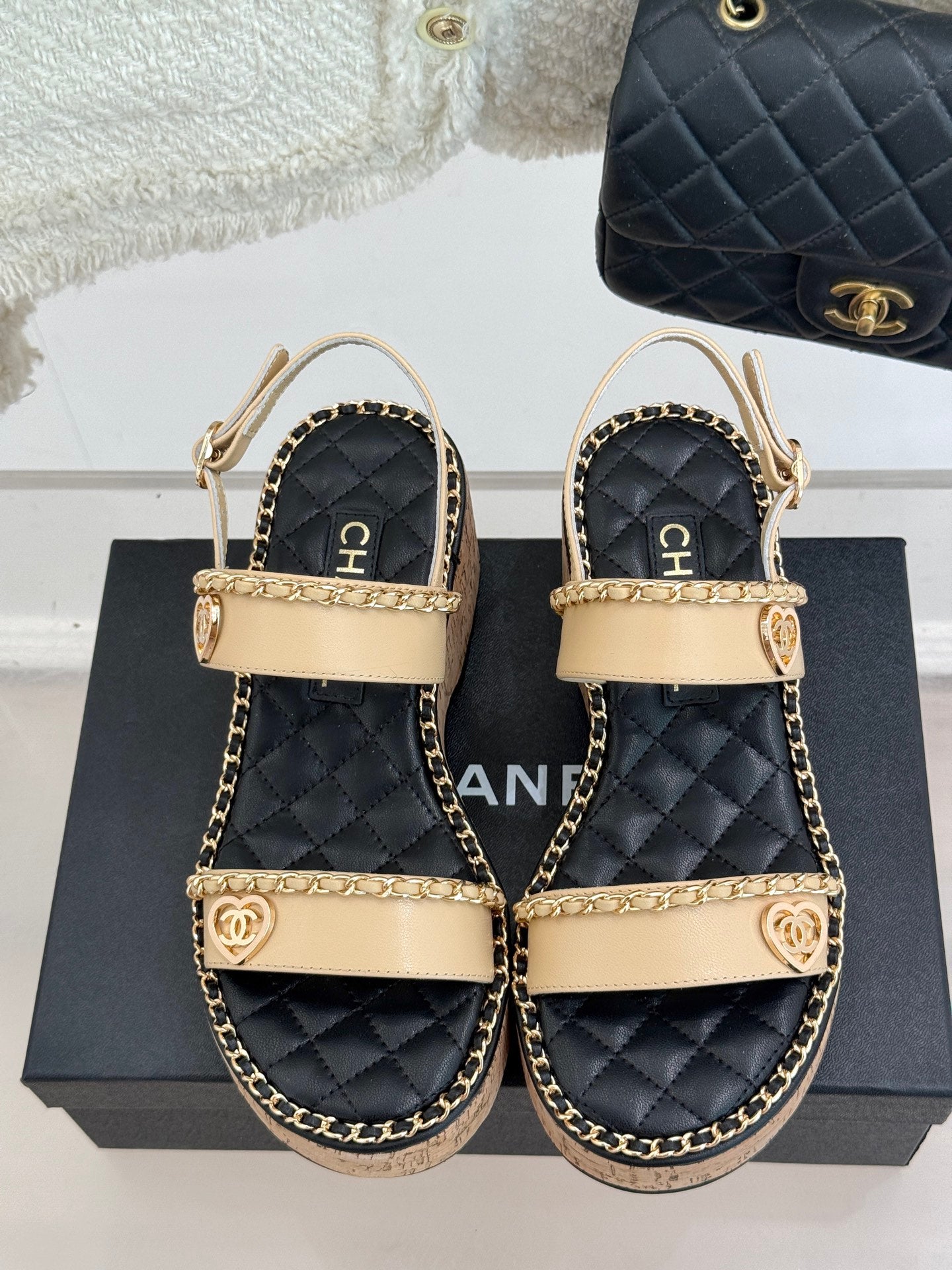 THICK-SOLED CHAIN HEART SANDAL IN BISQUE BEIGE LAMBSKIN