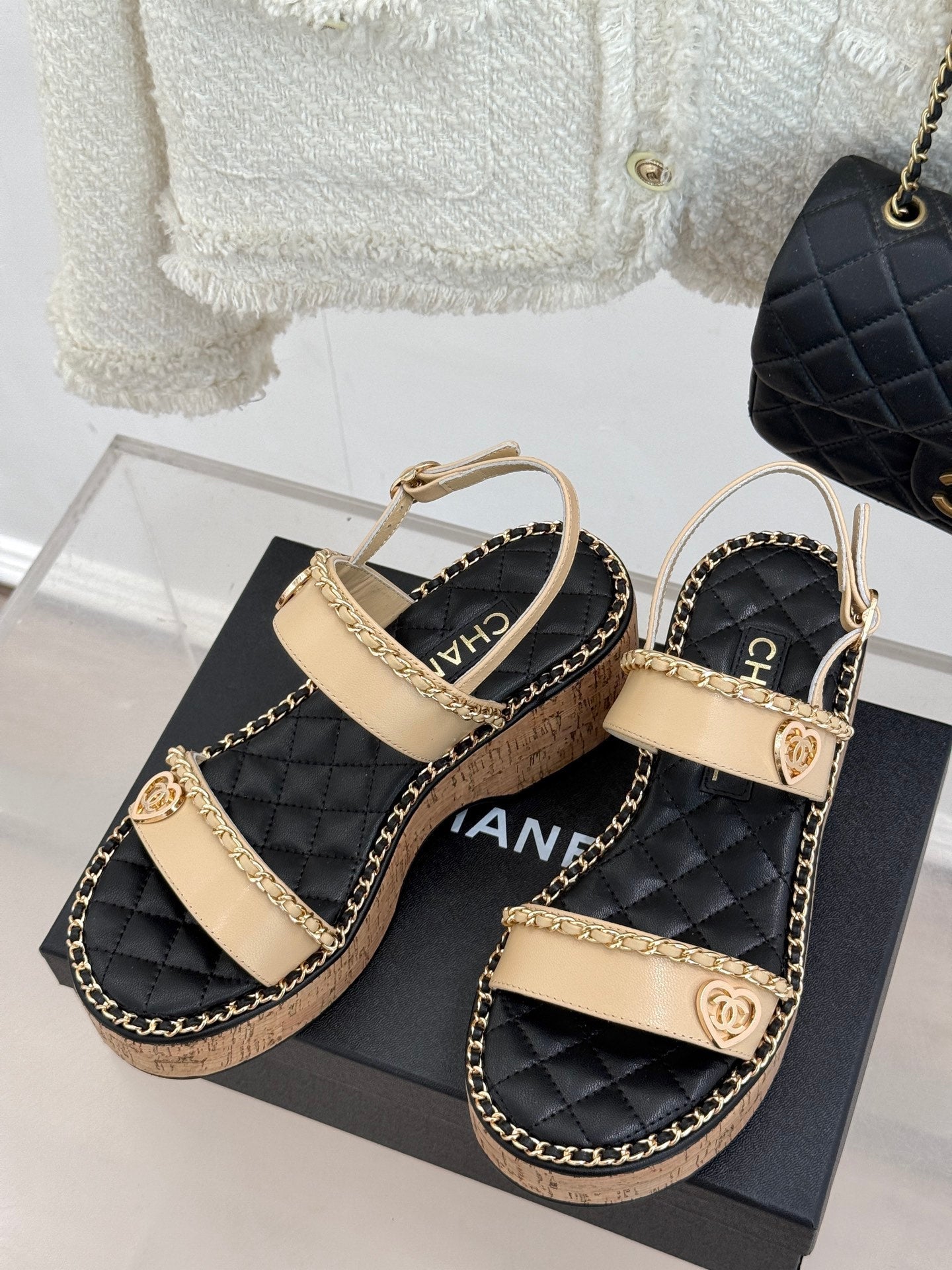 THICK-SOLED CHAIN HEART SANDAL IN BISQUE BEIGE LAMBSKIN