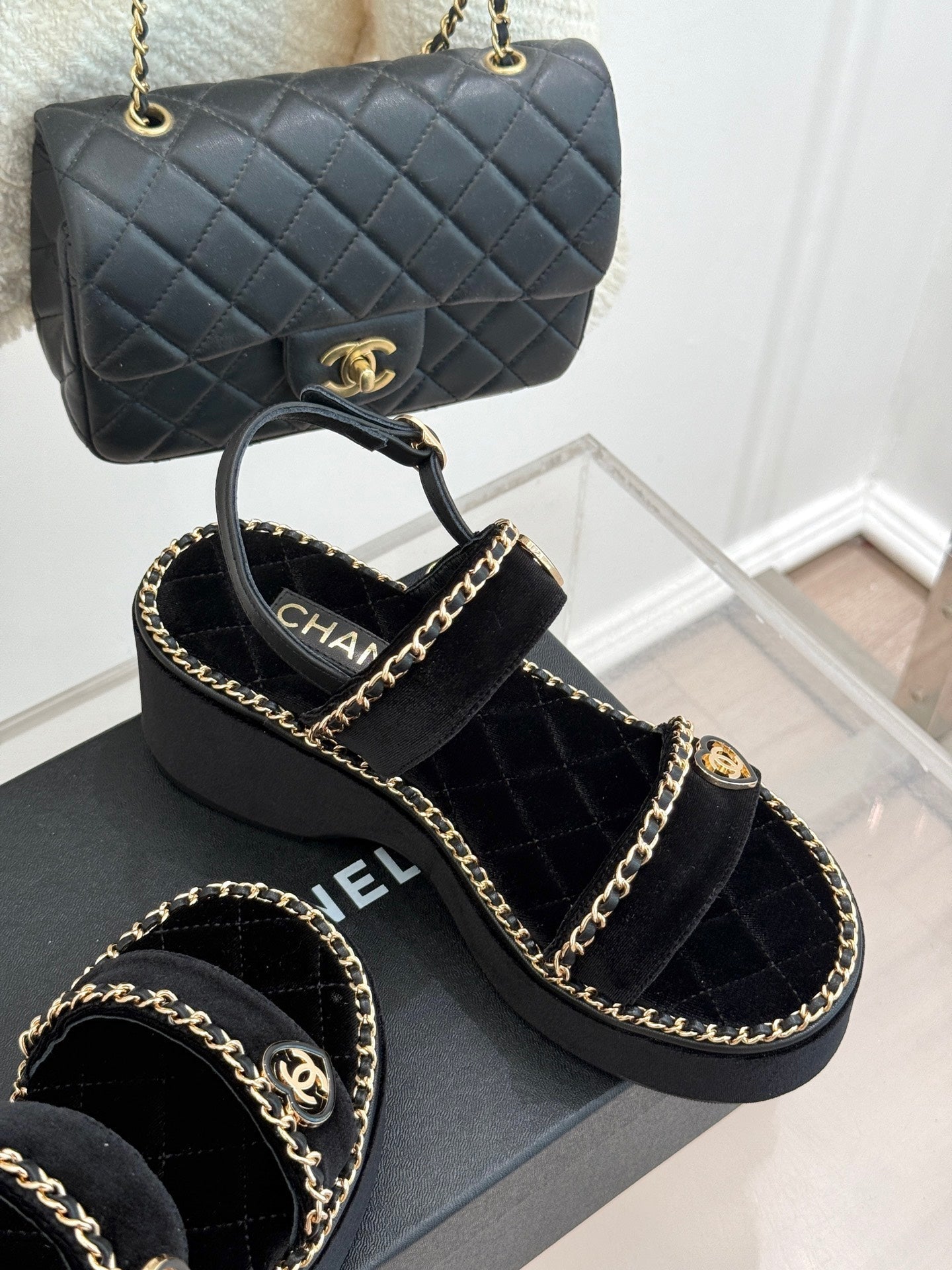 THICK-SOLED CHAIN HEART SANDAL IN BLACK VELVET