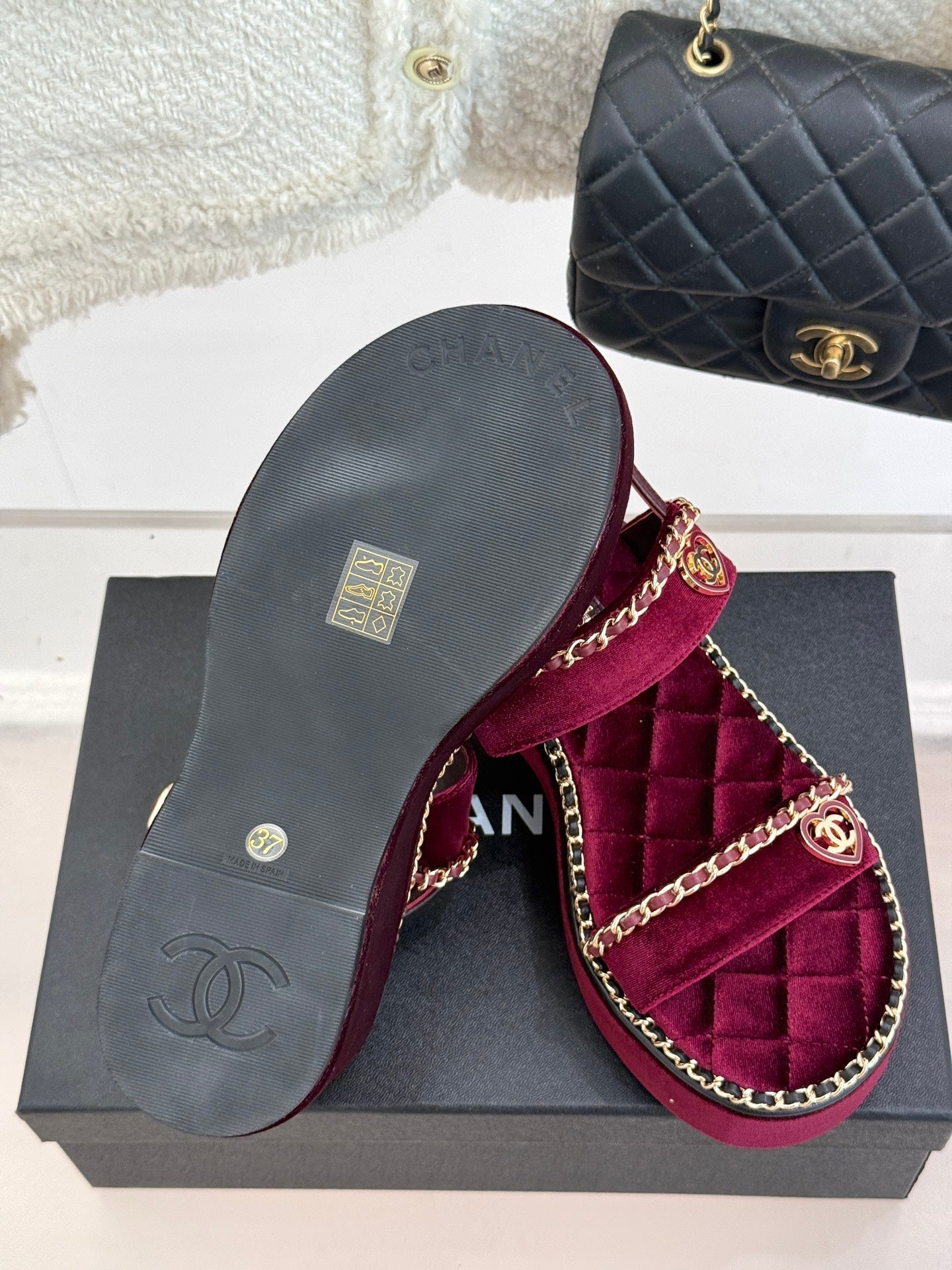 THICK-SOLED CHAIN HEART SANDAL IN PLUM PURPLE VELVET