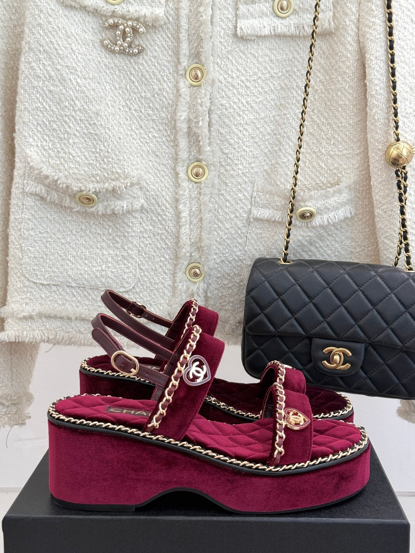 THICK-SOLED CHAIN HEART SANDAL IN PLUM PURPLE VELVET