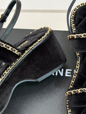 THICK-SOLED CHAIN HEART SANDAL IN BLACK VELVET