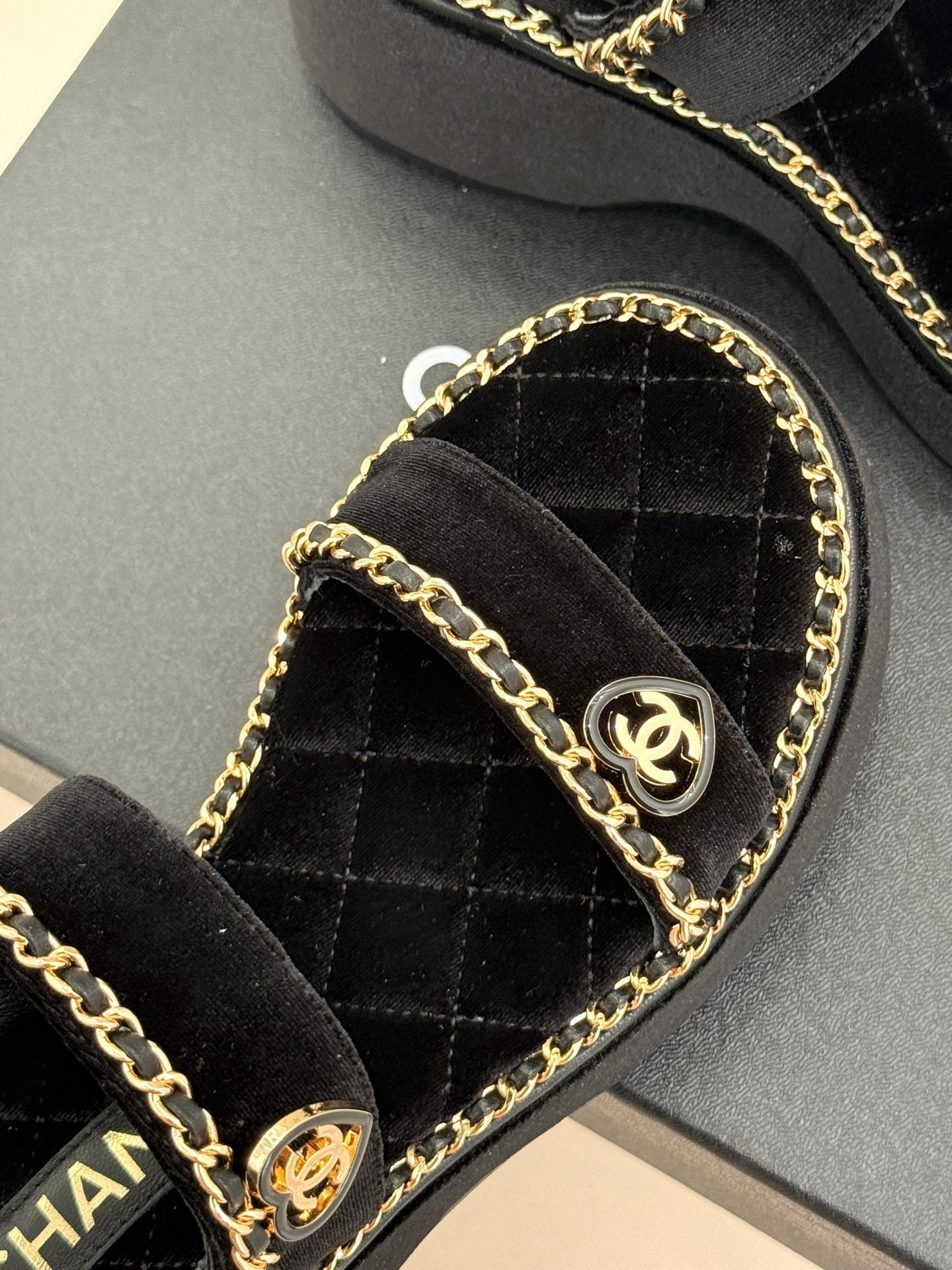 THICK-SOLED CHAIN HEART SANDAL IN BLACK VELVET