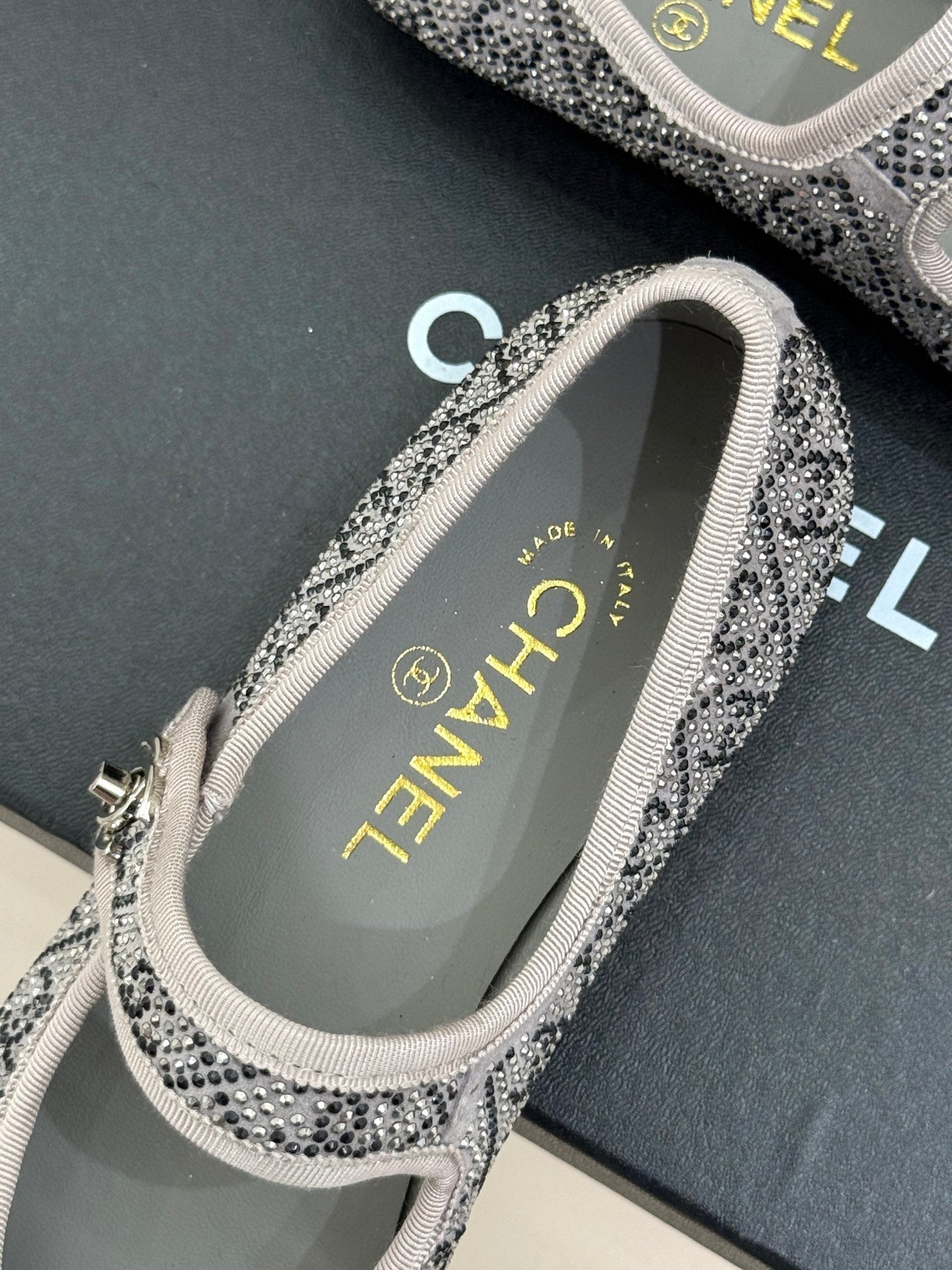 CC FLAT MARY JANE 25SS IN GREY EMBELLISHED WITH RHINESTONES