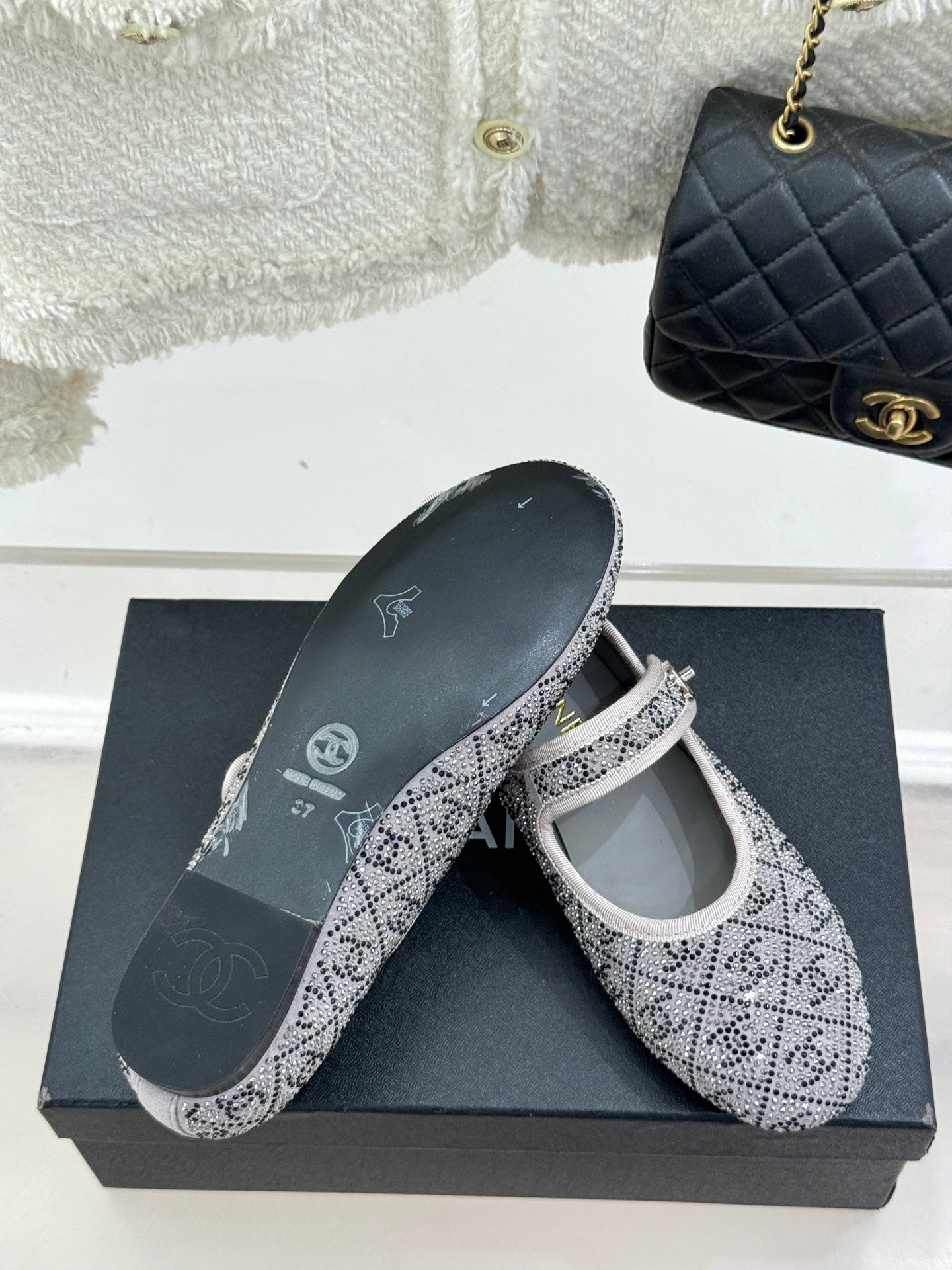 CC FLAT MARY JANE 25SS IN GREY EMBELLISHED WITH RHINESTONES