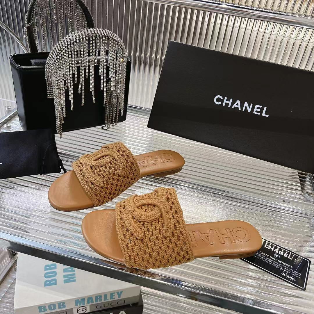 SLIPPERS CARAMEL BROWN SHEEPSKIN