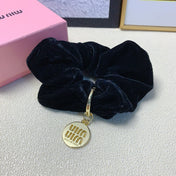 BLACK VELVET SCRUNCHIE ATTACHED GOLD TAG LOGO 136818