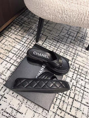 THICK-SOLED THONG SLIPPERS IN BLACK CALFSKIN