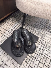 THICK-SOLED THONG SLIPPERS IN BLACK CALFSKIN