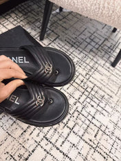 THICK-SOLED THONG SLIPPERS IN BLACK CALFSKIN