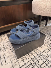 THICK-SOLED THONG SANDAL IN NAVY BLUE DENIM