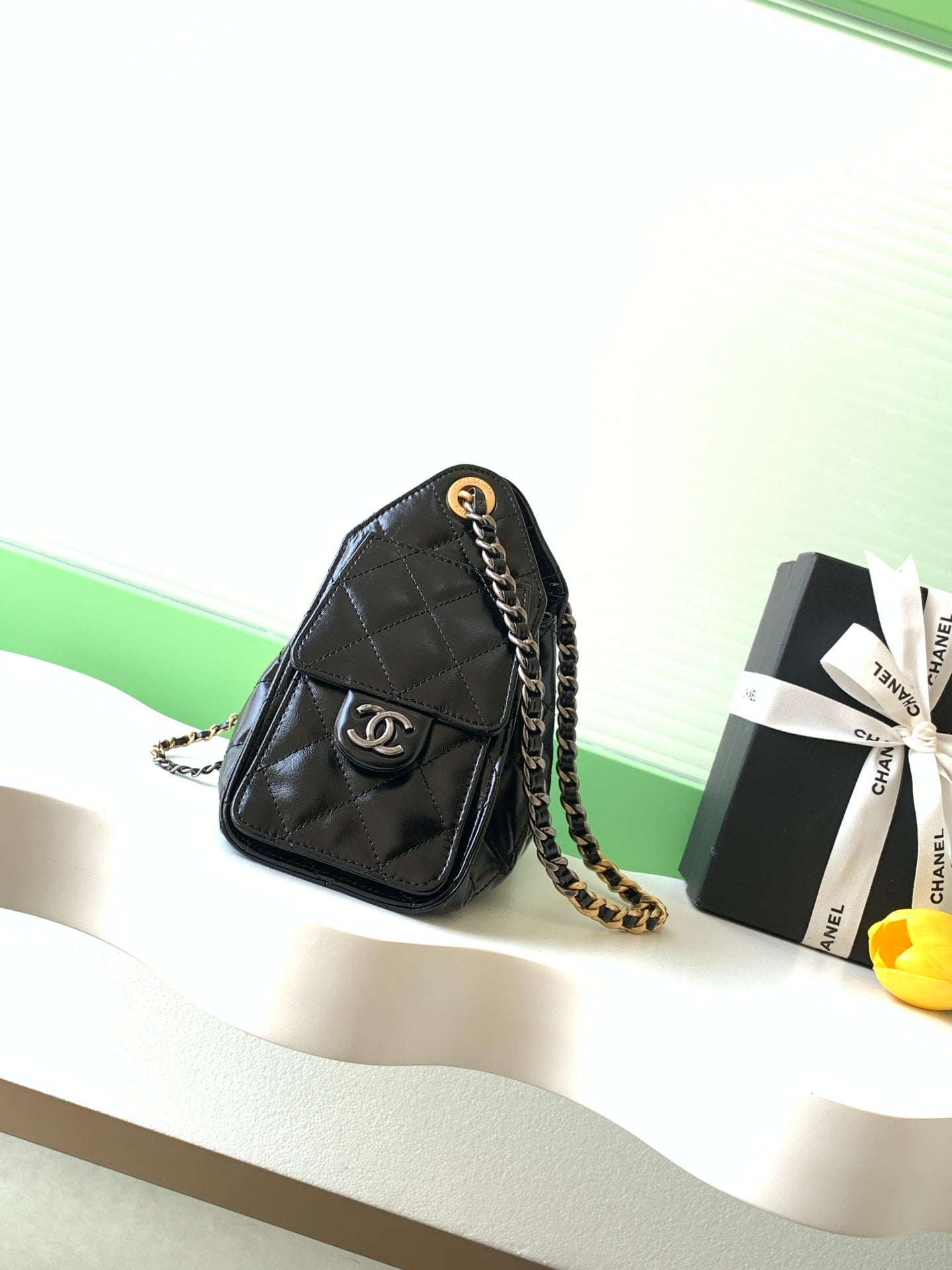 CHANEL 25S HOBO BAG 22 IN BLACK GLOSSY CALFSKIN WITH GOLD HARDWARE