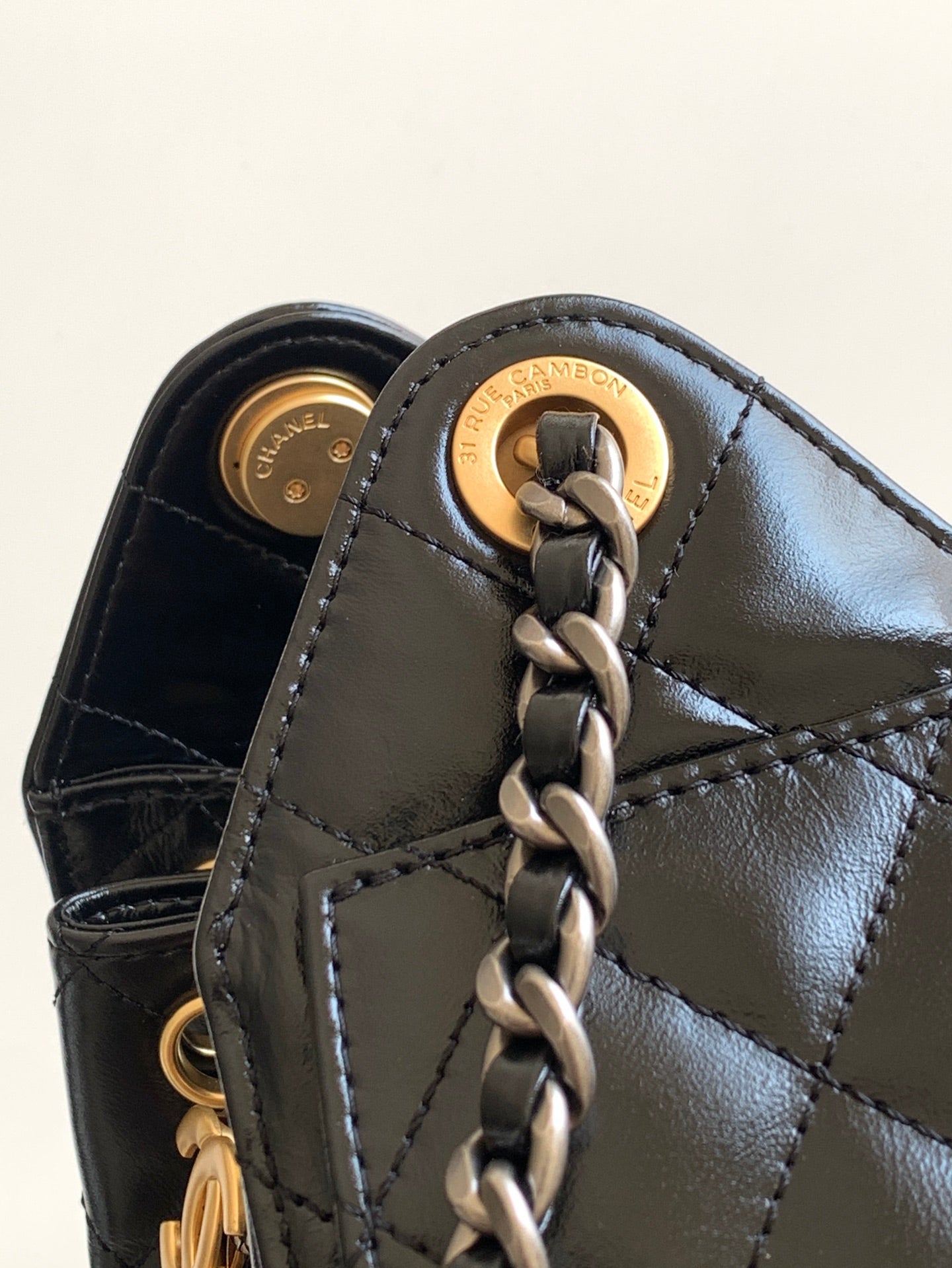 CHANEL 25S HOBO BAG 22 IN BLACK GLOSSY CALFSKIN WITH GOLD HARDWARE