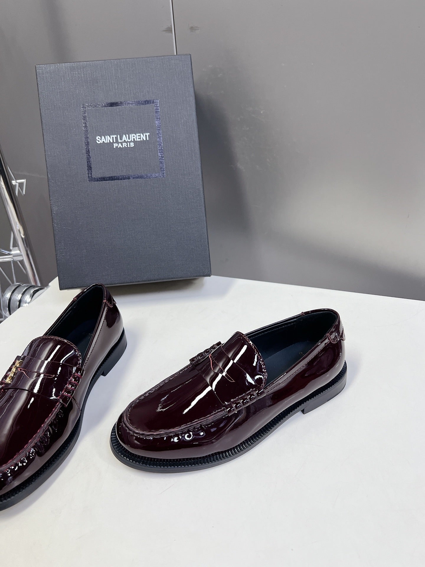 YSL 25S SAINT LAURENT LOAFERS IN BLACK CHERRY PATENT CALFSKIN