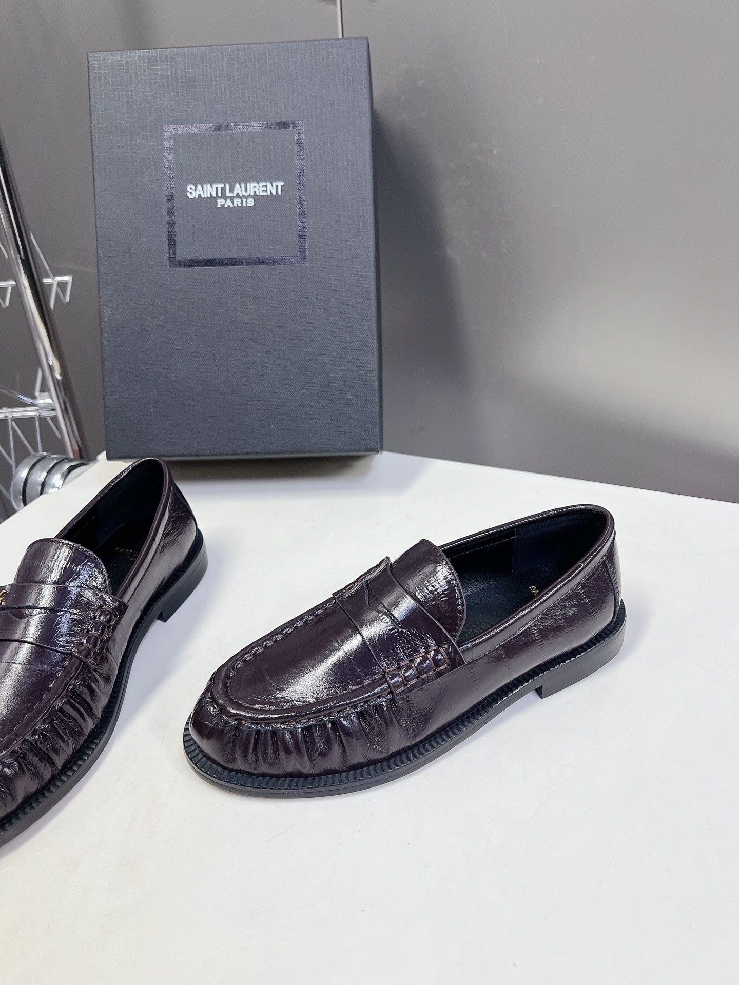 YSL 25S SAINT LAURENT LOAFERS IN DUSTY PLUM CALFSKIN