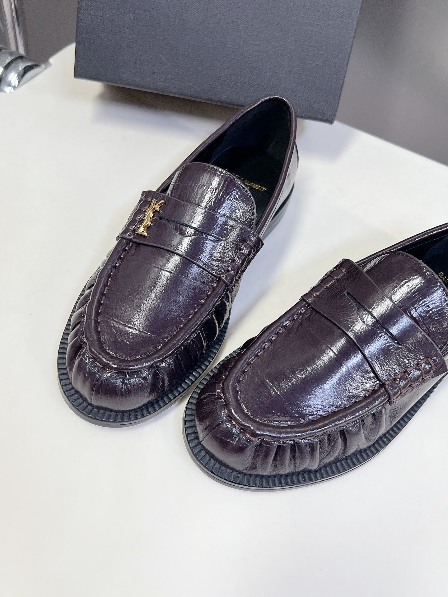 YSL 25S SAINT LAURENT LOAFERS IN DUSTY PLUM CALFSKIN