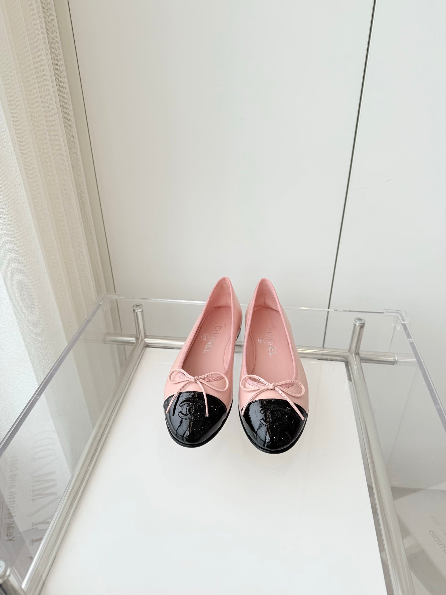 BALLET FLAT IN BABY PINK MIX BLACK CALFSKIN