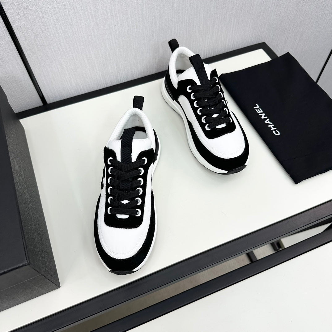 SNEAKER IN BLACK SUEDE AND WHITE CALFSKIN