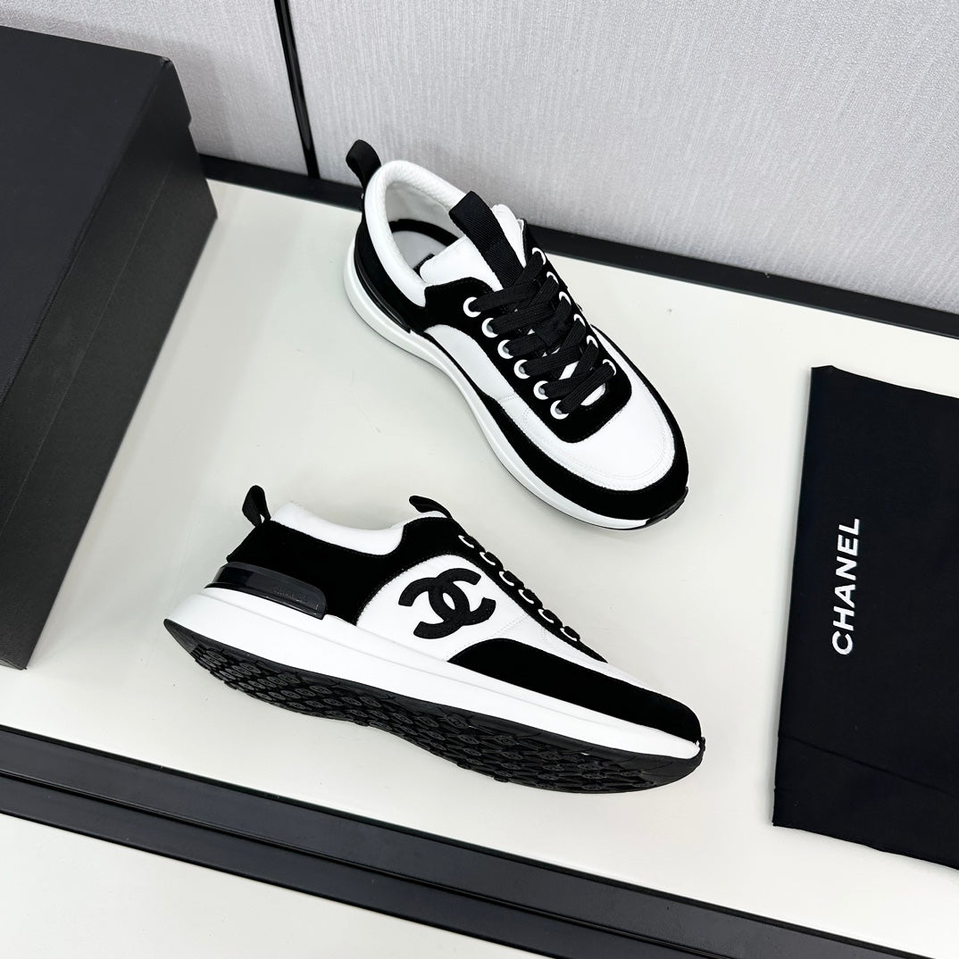 SNEAKER IN BLACK SUEDE AND WHITE CALFSKIN