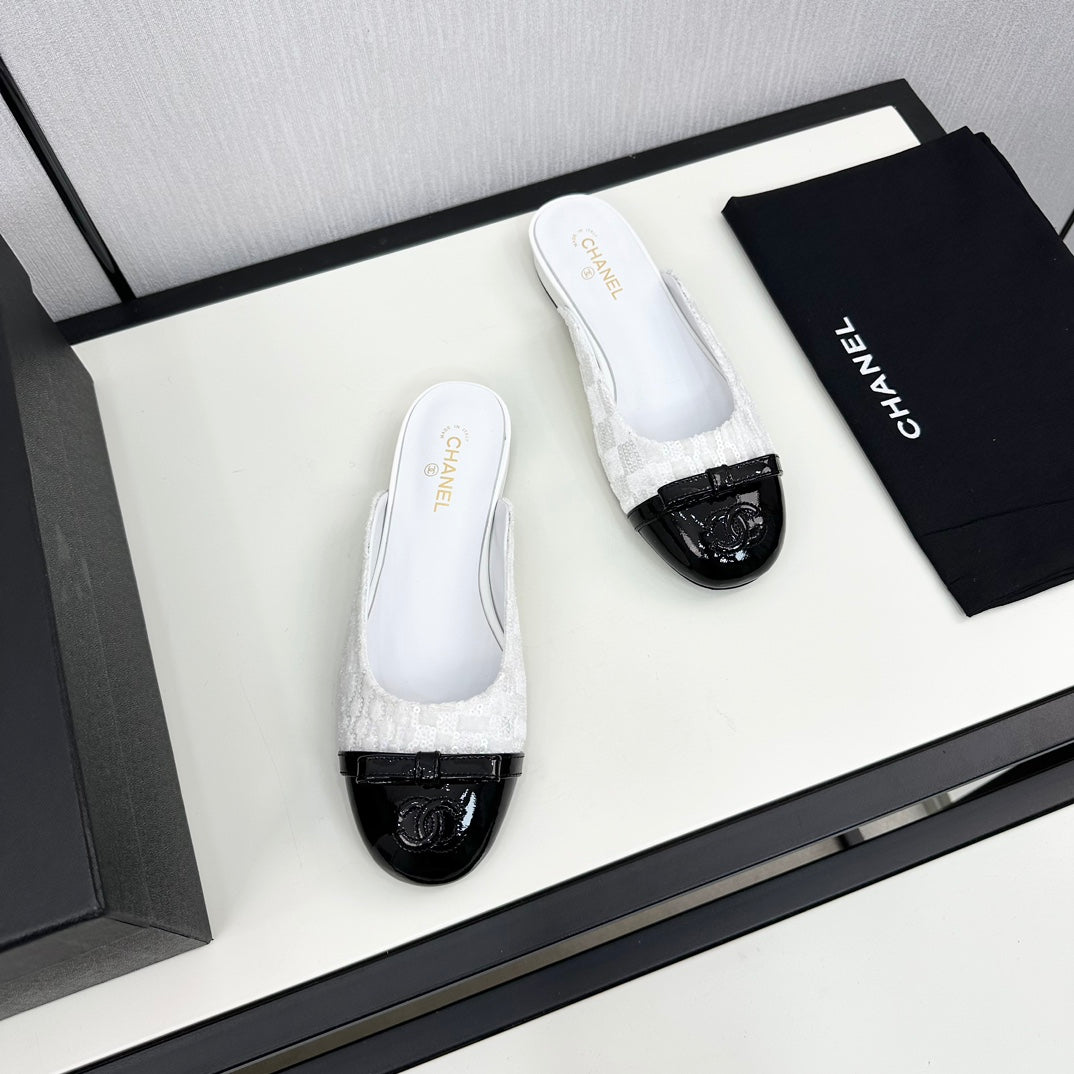 BOW MULE IN WHITE FABRIC AND BLACK CALFSKIN