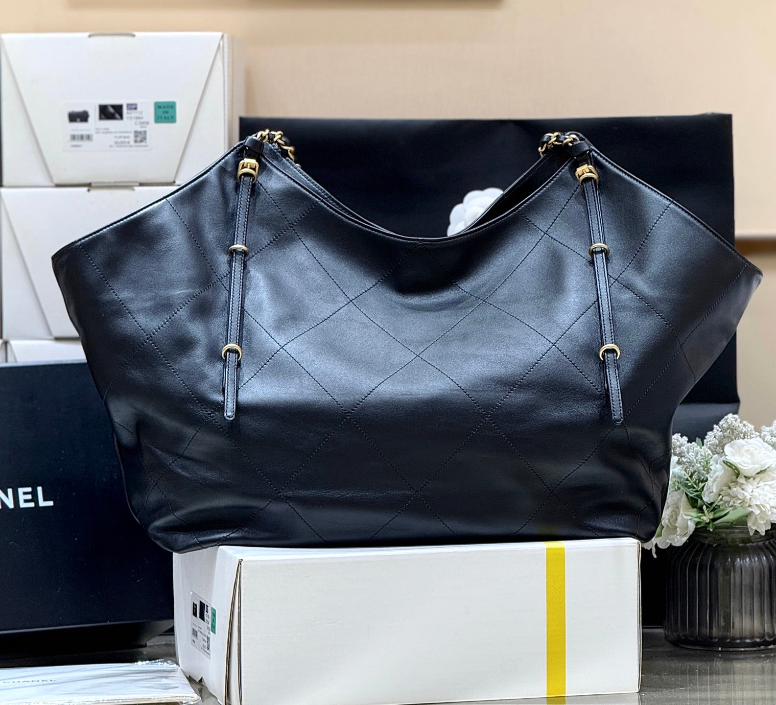 LARGE MAXI SHOPPING BAG 59 IN BLACK CALFSKIN GOLD-TONE METAL