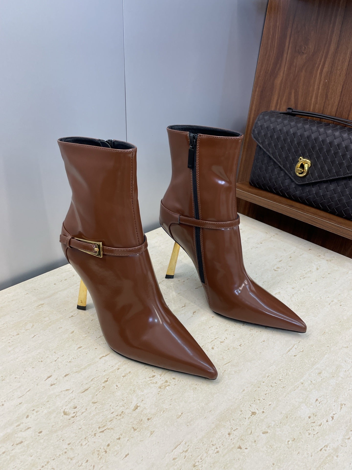 YSL 25S POINTED-TOE HIGH-HEEL ANKLE BOOTS 95 MM IN BROWN LAMBSKIN WITH GOLD HARDWARE