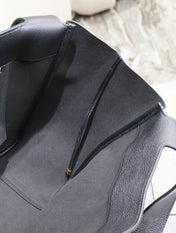 LE 5 À 7 BEA TOTE BAG 50 IN BLACK LAMBSKIN GOLD LOGO