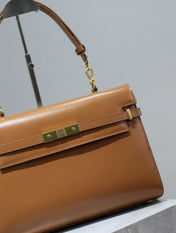 MANHATTAN HANDBAG 32 IN CINNAMON BROWN CALFSKIN GOLD HARDWARE