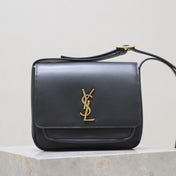NIKI BABY 22 IN BLACK CALFSKIN GOLD LOGO