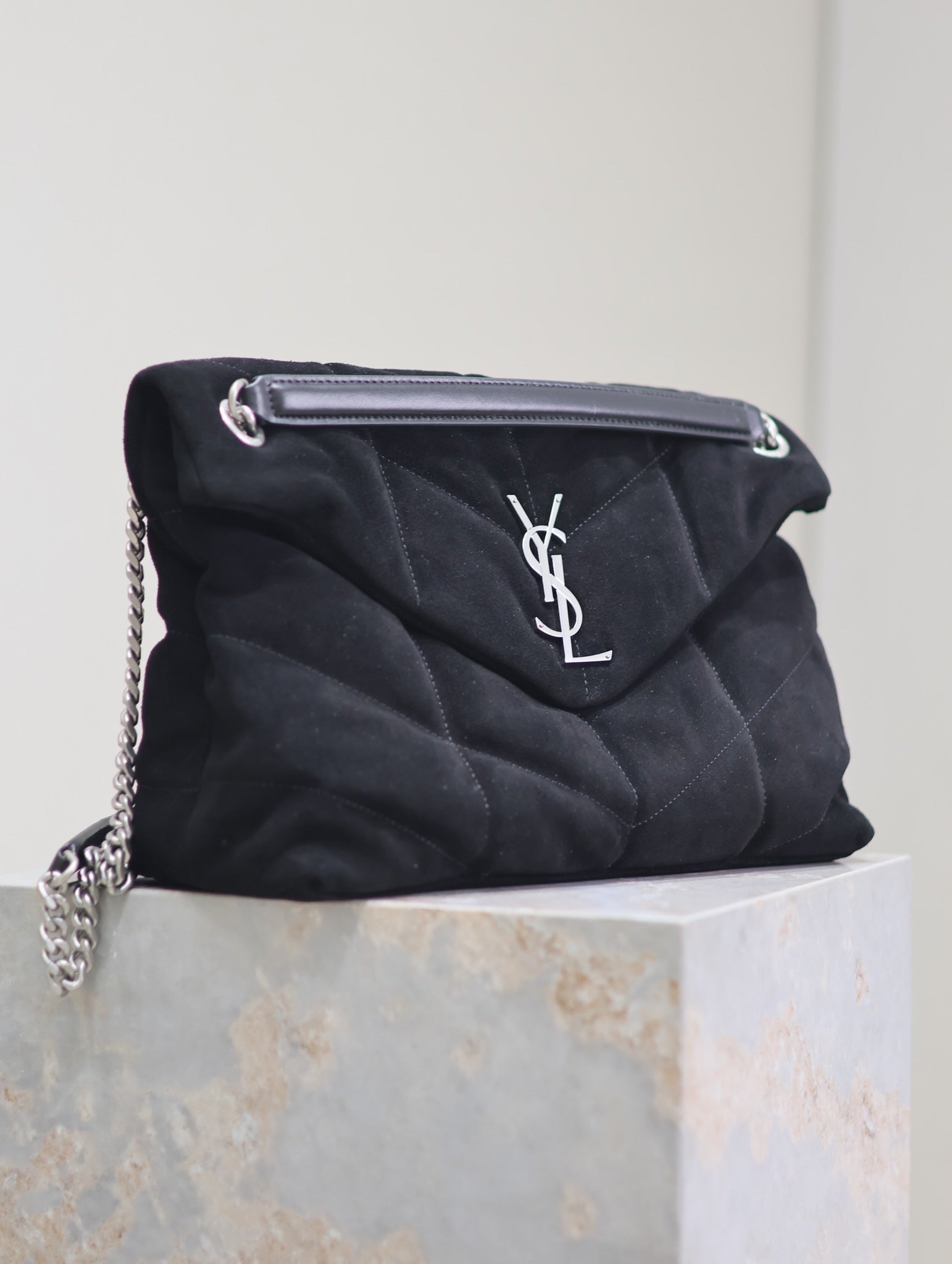YSL 25S LOULOU PUFFER GM 35 IN BLACK SUEDE SILVER HARDWARE