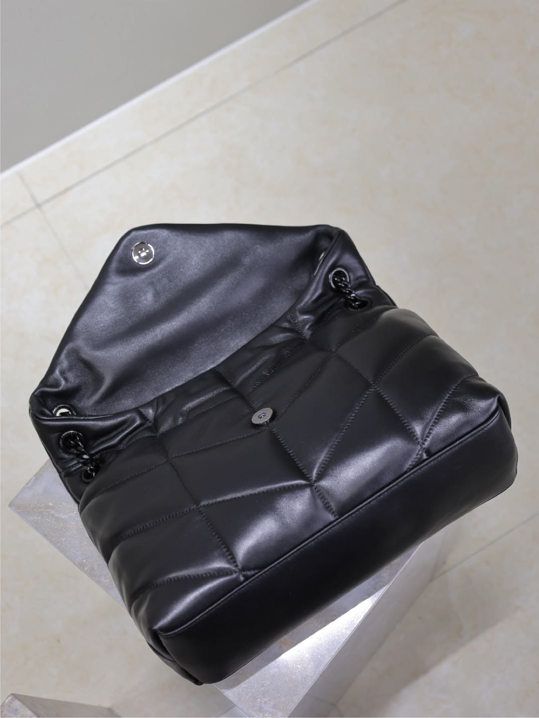 YSL 25S LOULOU PUFFER GM 35 IN BLACK CALFSKIN BLACK HARDWRE