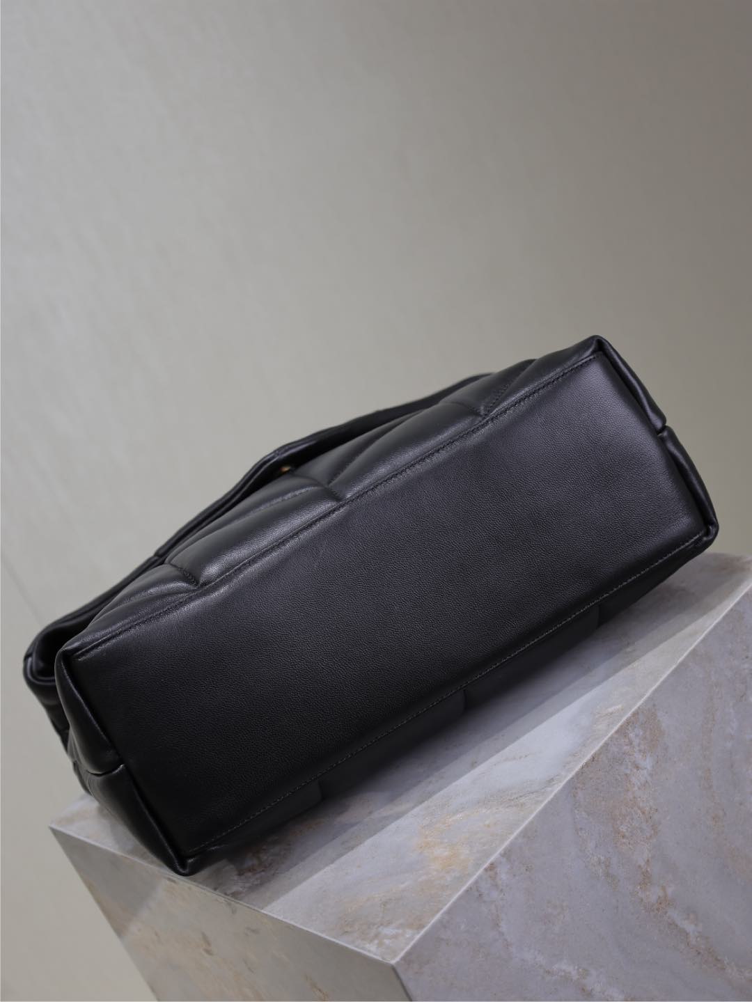 YSL 25S LOULOU PUFFER GM 35 IN BLACK CALFSKIN GOLD HARDWRE