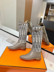 JUMPING BOOT 2 CM IN PASTEL GRAY CALFSKIN AND BLACK MIX WHITE FABRIC